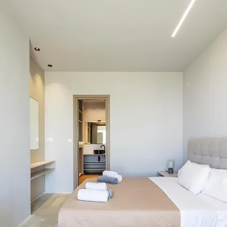 O2 With Private Heated Pool Villa *